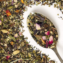 Laden Sie das Bild in den Galerie-Viewer, SLIM TEA - Abnehmen Schnell &amp; Fettverbrenner - Grüner Tee lose, Mate, Ingwer, Löwenzahn, weißer Tee, Hibiscus, Schachtelhalm, Brennessel, Papaya, Kardamom - Antioxidantien - Natürliche Zutaten 100g